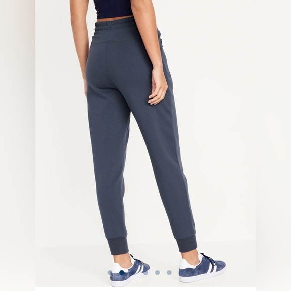 Old Navy High-Waisted Dynamic Fleece Jogger Sweatpants - Picture 2 of 4